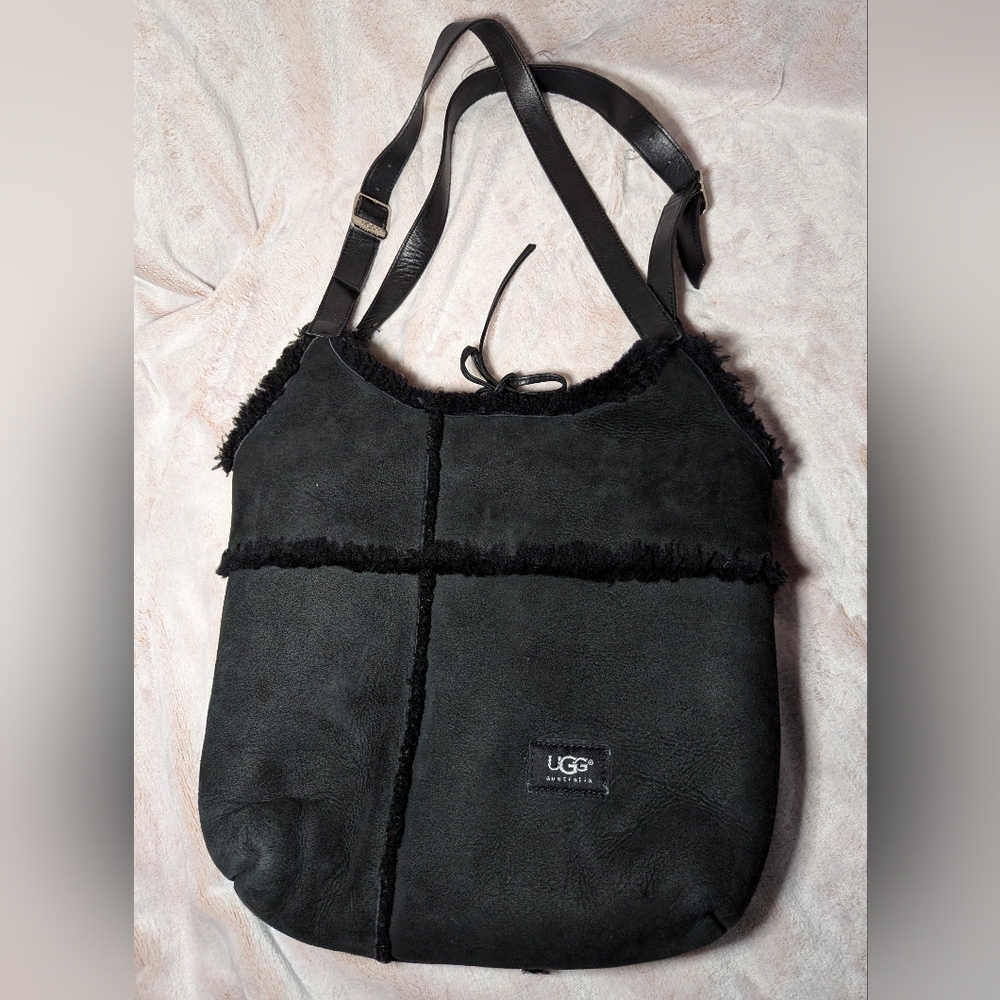 UGG Shearling Bucket Shoulder Bag Black full size